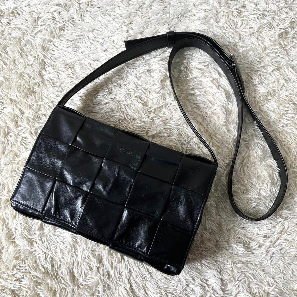 Bottega Veneta black wrinkled leather cassette shoulder bag from Japan