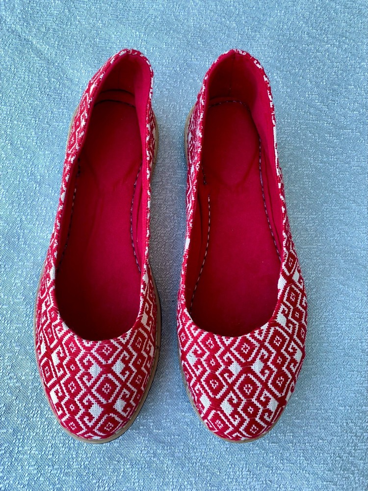 Embroidered women size 8 slip ons red hand made rubber soles