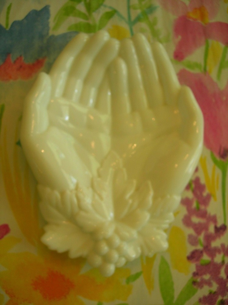 Vintage Westmoreland Milk Glass Queen Victoria Open Hands Grapes 1950s Excellent