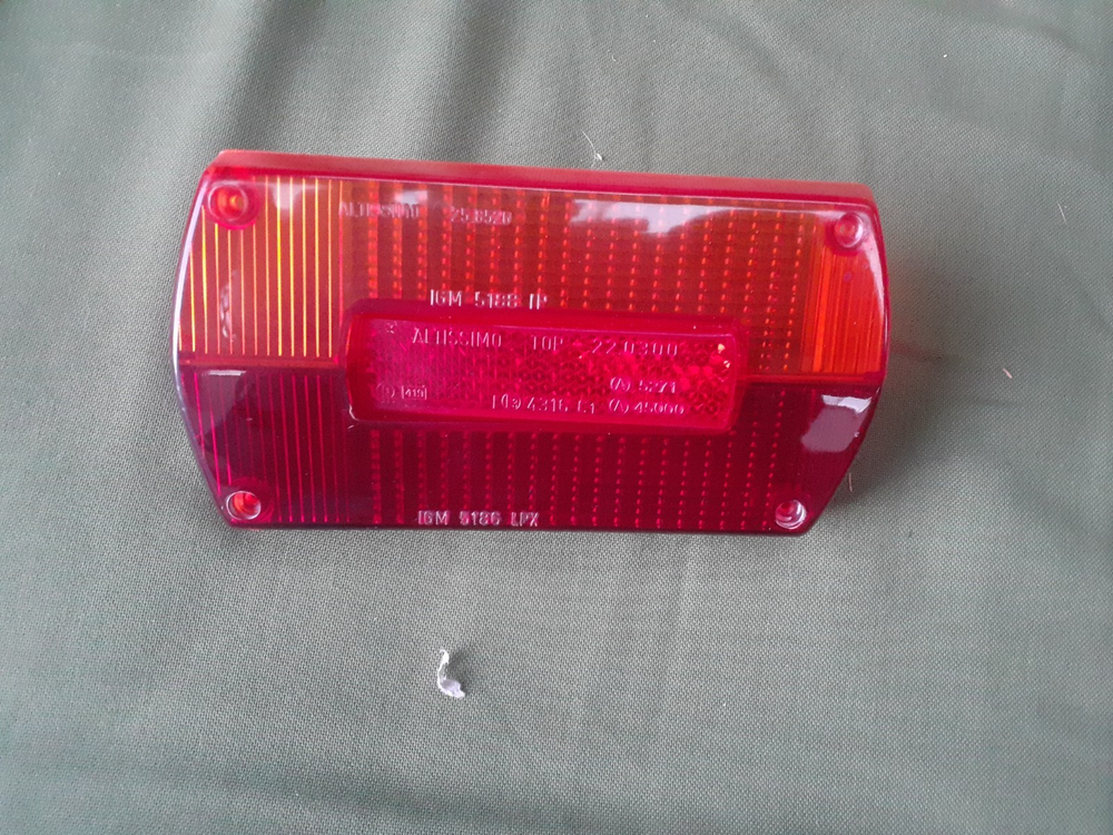 ALFA ROMEO GIULIA GT 1750 1ST SERIES PLASTIC TAILLIGHT RIGHT VERY HIGH