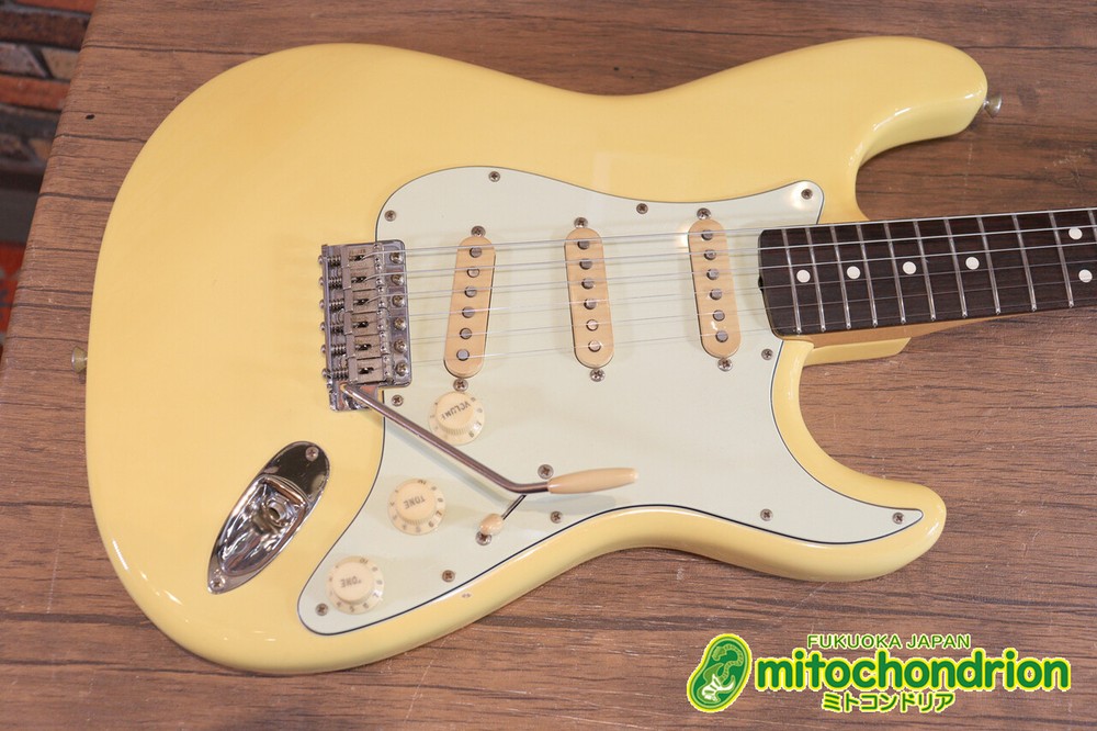 Fender 1994Made in the year  62 Stratocaster   Vintage White