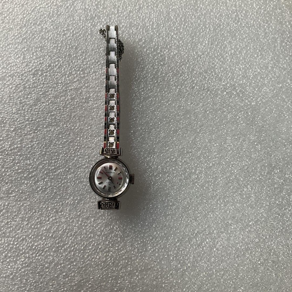 SEIKO Vintage Hand-Wound Women's Watch Elegant Timeless Timepiece