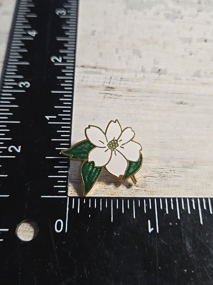 White And Green Floral Lapel Hat Pin Flower O7