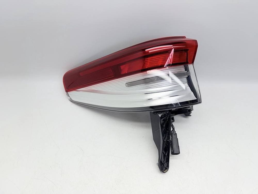 2022 2023 2024 Lincoln Navigator Left Rear Tail Light Lamp Assembly OEM
