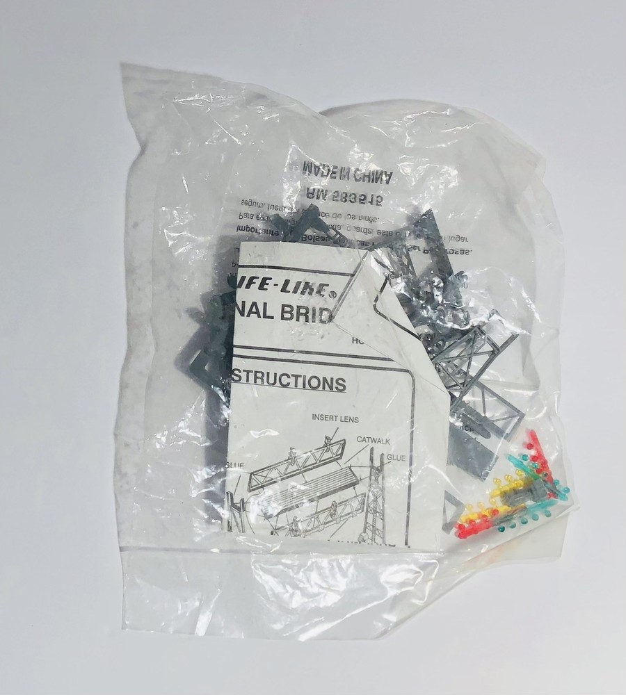 Life-Like Scene Master Item #8215 Craftsman Signal Bridge Railroad HO New Sealed