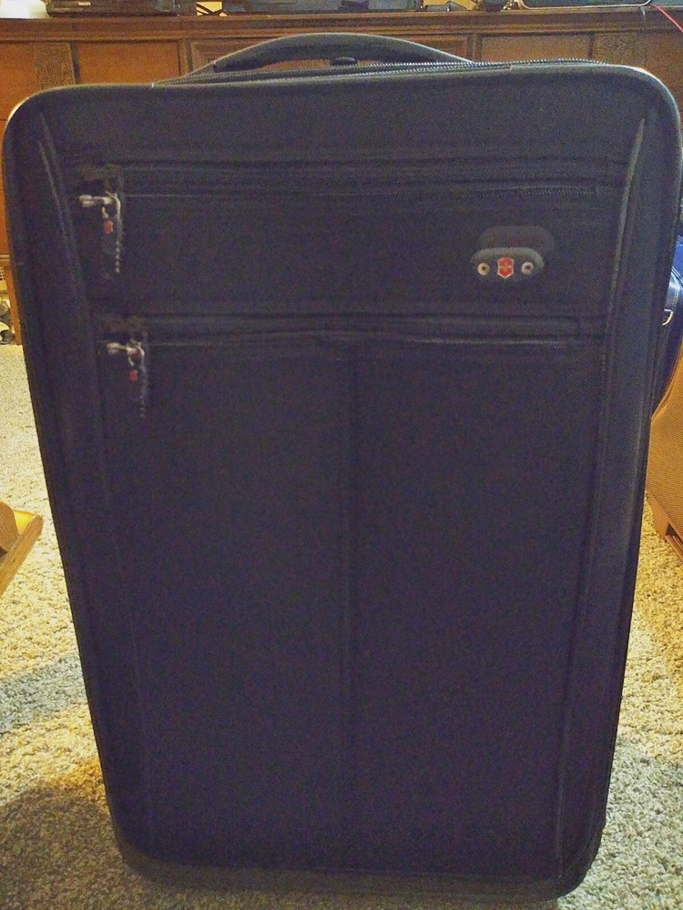 Victorinox Werks Traveler Upright 25” Wheeled Suitcase Red Tag/Black  Excellent