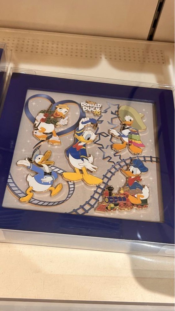 Donald Pin Badge Set Duck Birthday