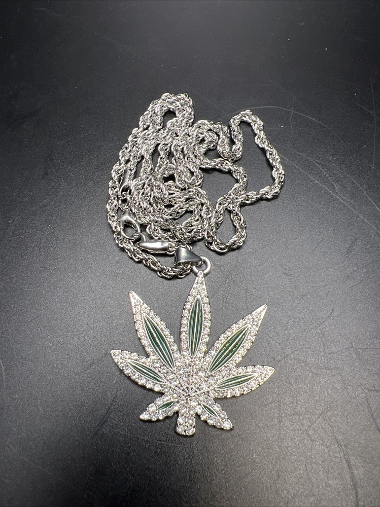 Ganja Green Marijuana Leaf Pendant Rope Chain Necklace in Cu Silver