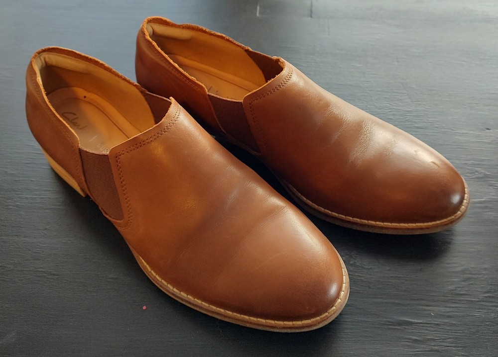 Clarks Light Brown Leather Slip-On Loafers for Women Size 8 US Cushioned Comfort