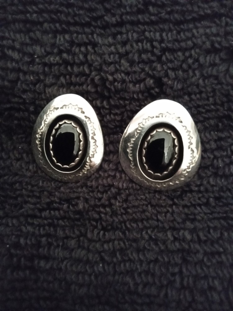 Zuni Native American Sterling Silver And Onyx  Eatrings
