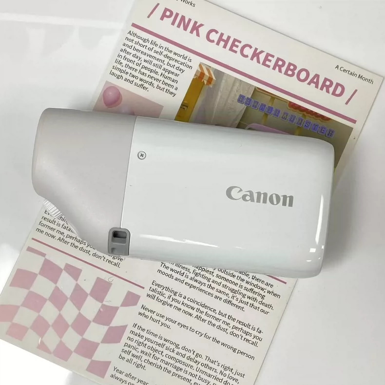 Canon PowerShot ZOOM Compact Digital Camera In Good Condition