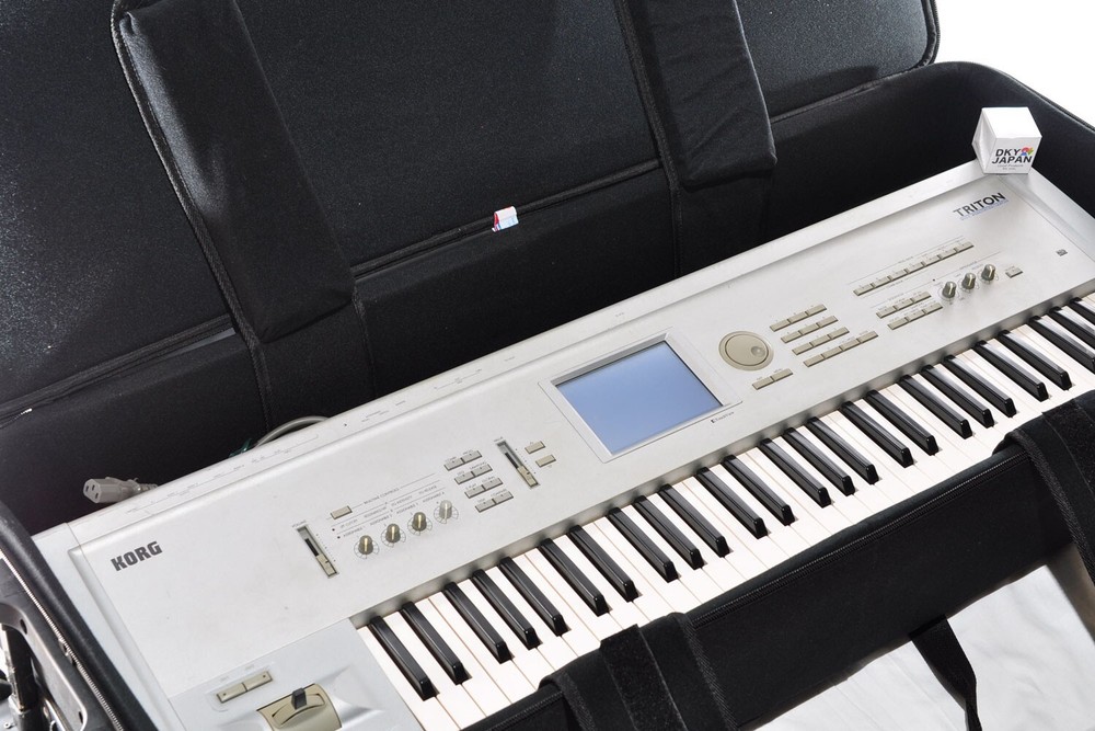 Korg TRITON 61Key Synthesizer Workstation Keyboard w/Case Tested Working Used JP