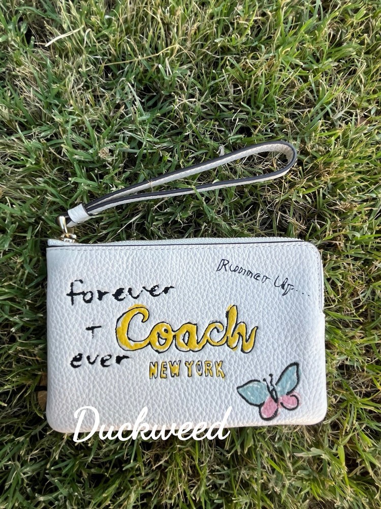 NWT Coach Corner Zip Wristlet in Sketch Print Gold Chalk Multi