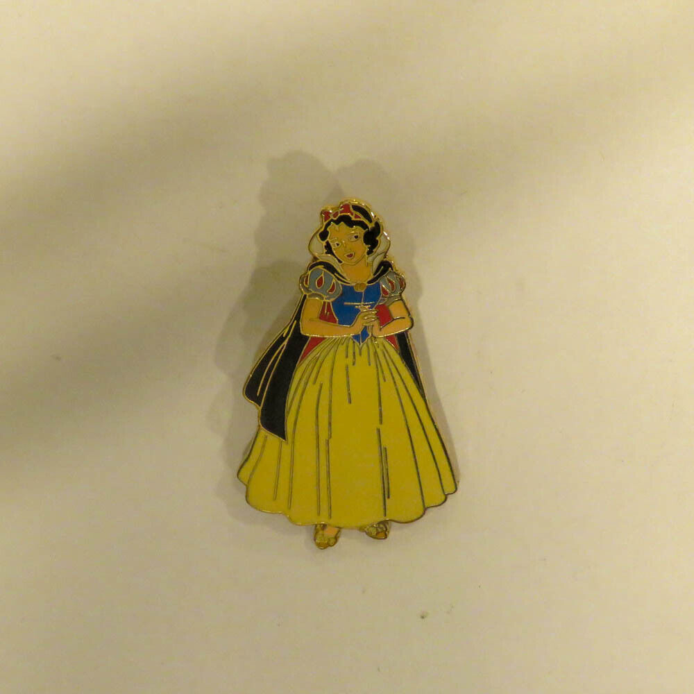 Disney DLR  Snow White in Black Cape Pin