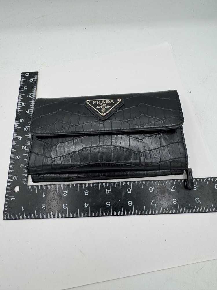 Beautiful wallet PRADA Milano Dal 1913 Wallet, not authentic.