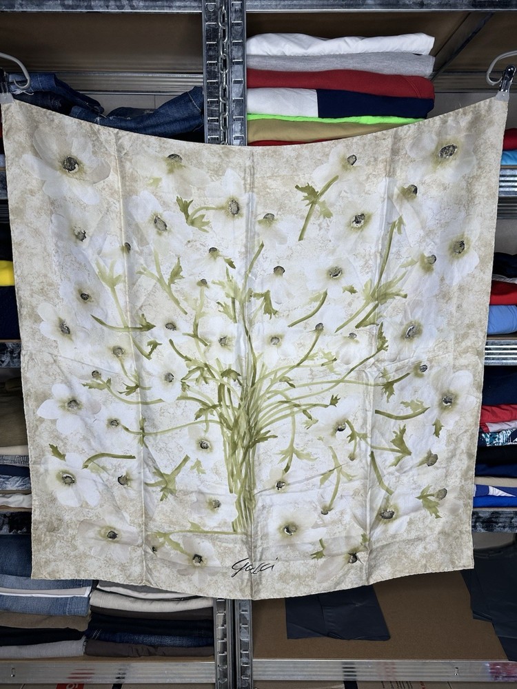 Gucci Vintage Floral Luxury Silk Scarf