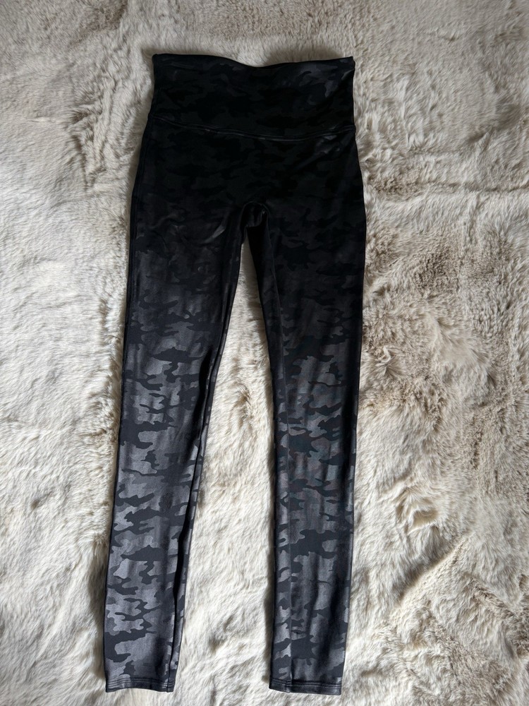 SPANX Booty Boost Black Camo Leggings Womens Size M