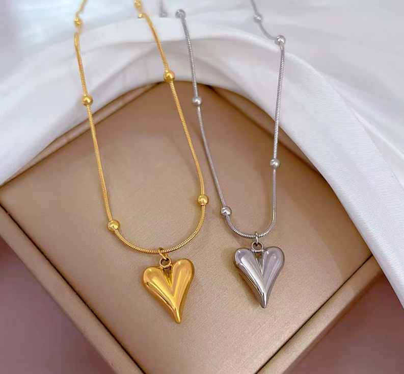 Women's Waterproof Heart & Spade Pendant Necklace in Silver or Gold Stainless Steel PE43