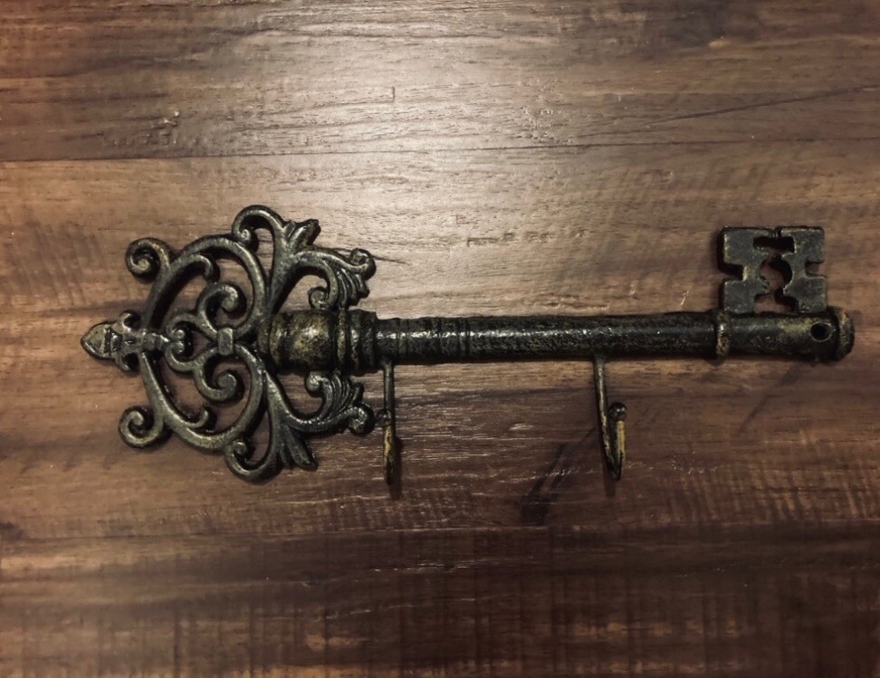 VTG Primitive Cast Iron Large Skeleton Key Holder Wall Hanging w/ Hooks 14” Long