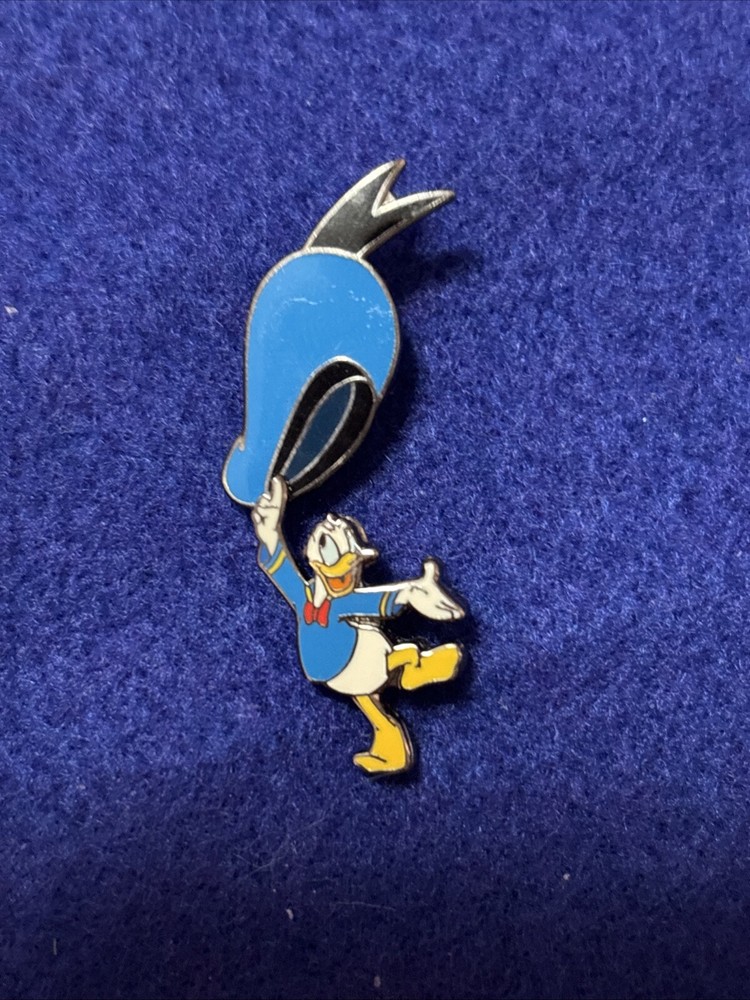 Disney 2002 Donald Duck Floating Hat Collectible Pin
