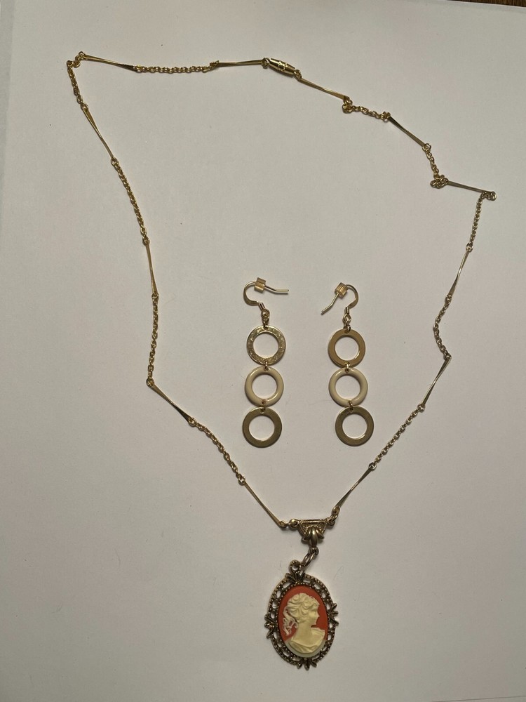 Vintage Gold-Tone Cameo 24