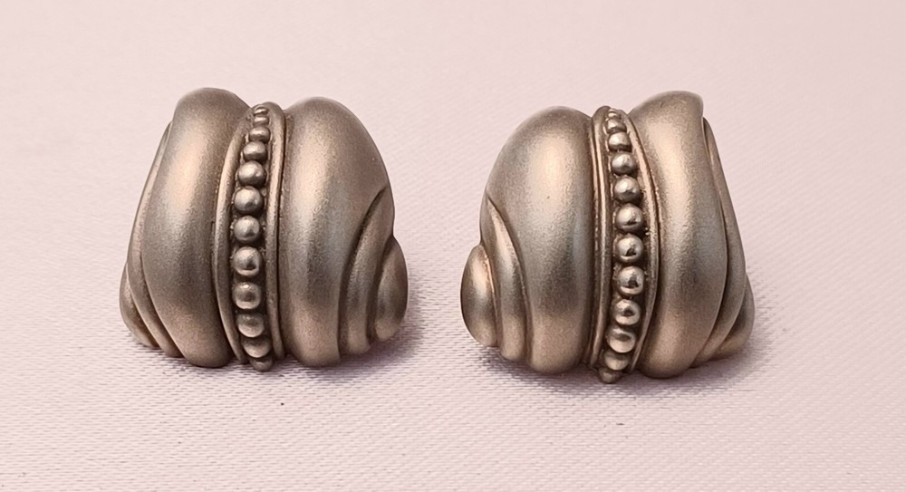 Kieselstien Cord Caviar 18k Brushed White Gold Earrings w/ Lobster Clasp