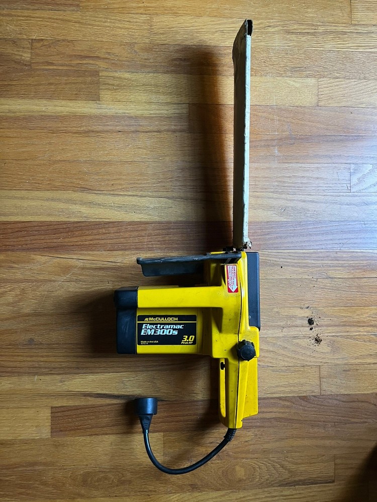 McCulloch Electramac 16-Inch 3.0 HP Gas Chainsaw EM300S