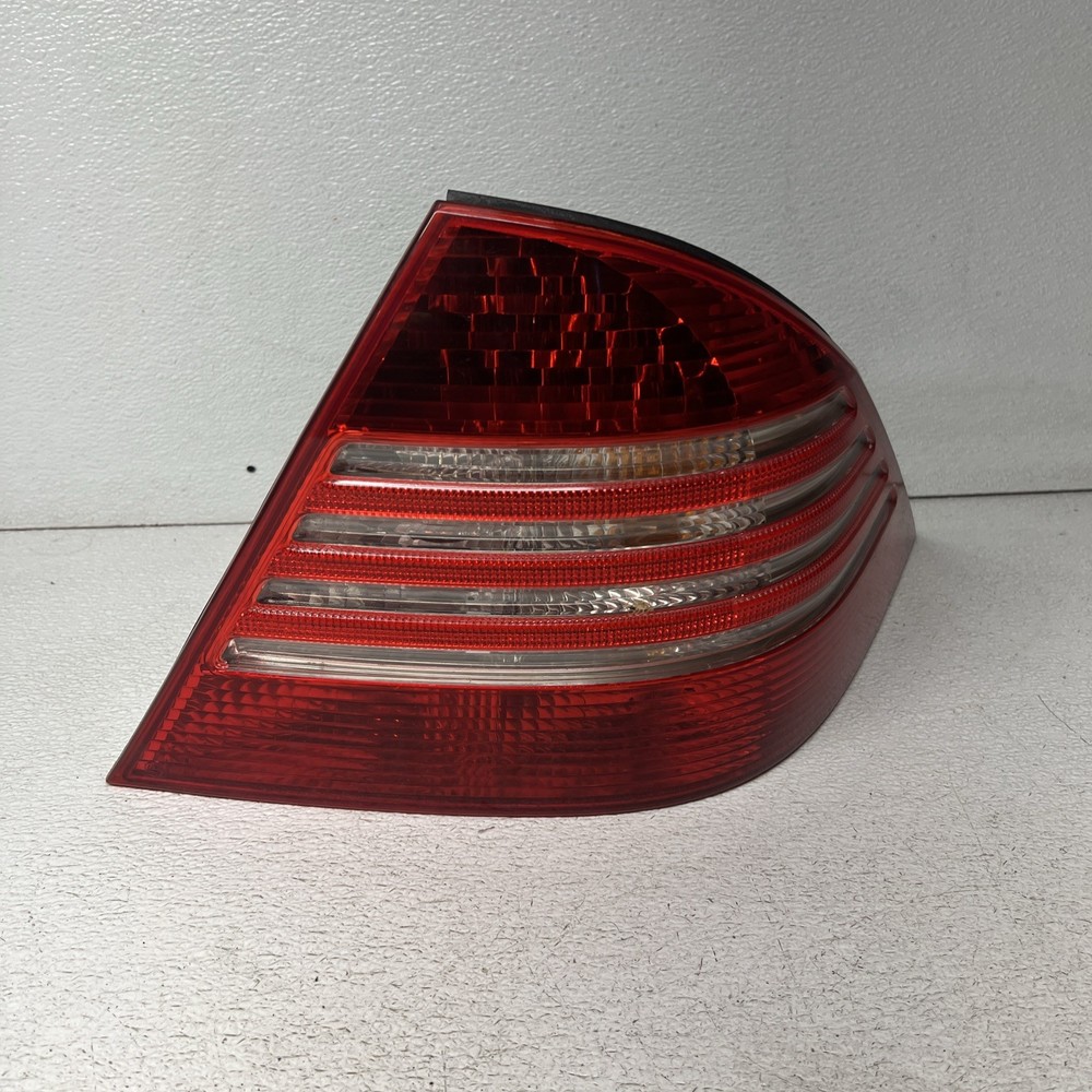 MERCEDES BENZ S550 TAIL LIGHT RIGHT PASSENGER 2003 2004 2005 2006 A2208200864
