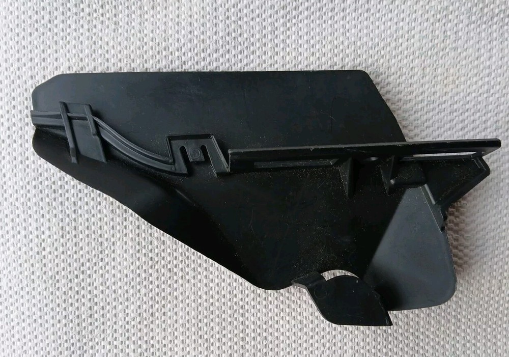 Porsche Cayenne 958 GTS Right Front Bumper Water Deflector Replacement
