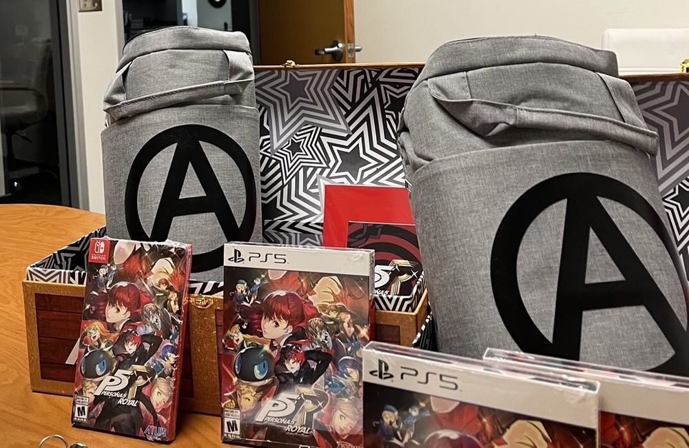 persona 5 royal collector's edition (  Additional pics from My Other Pages )