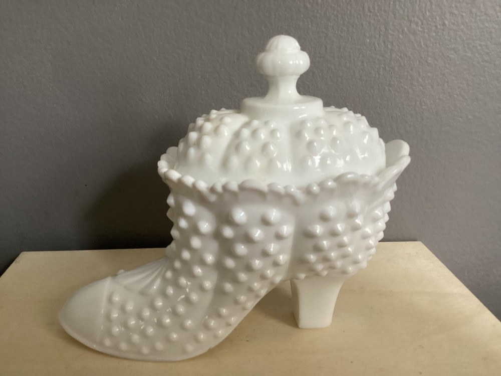 VTG FEMTON HOBNAIL MILK GLASS SHOE FEATURING MATCHING LID 1950-60 5”X5” NO DAMAG