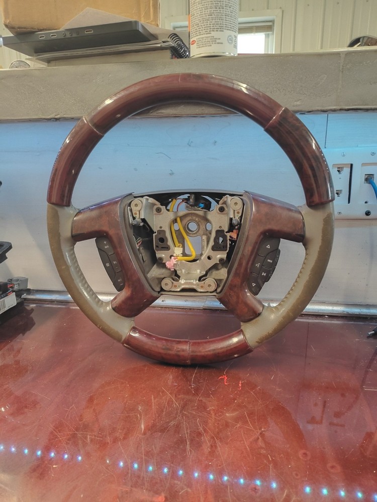 🐼 07-14 GMC / Chevrolet Steering Wheel W/Controls P/N: 16901186 / 15917931 🌟