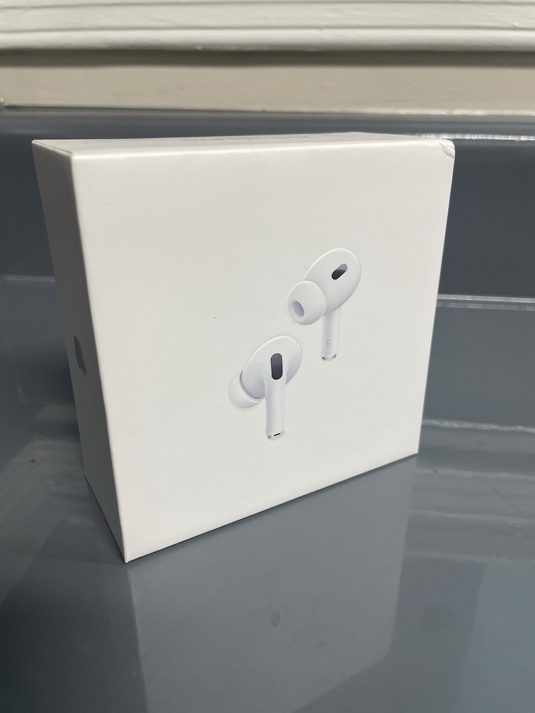 Apple Airr Pods 2nd Generation with MagSafe Wireless Charging Case - White