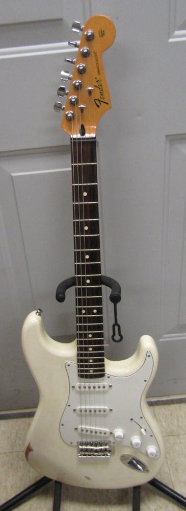 2011 Fender Standard Stratocaster, Arctic White, Maple Neck Model 0144600580