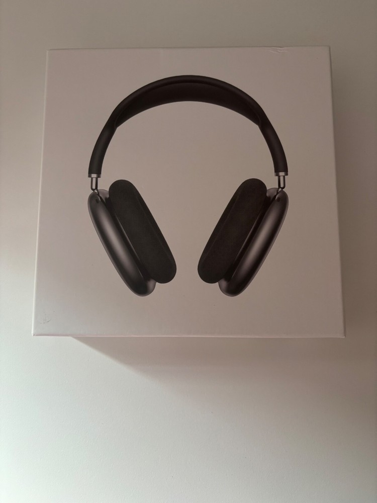 bluetooth headphones-props-black