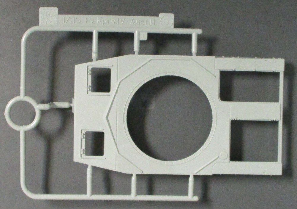 Dragon 1/35 Scale Panzer IV Bergepanzerwagen IV Parts Tree J from Kit No. 6438