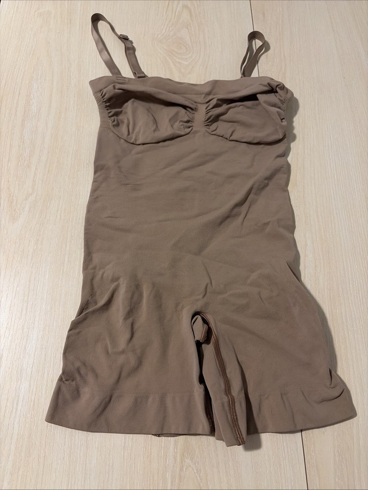 Skims Seamless Sculpt Strapless Mid Thigh Bodysuit Size XL Beige