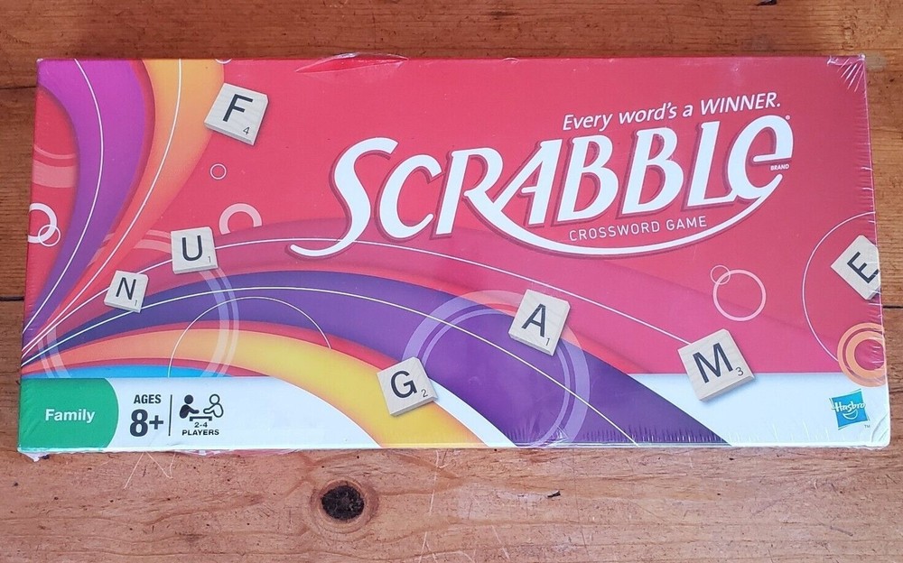 Scrabble Crossword Family Game Ages 8+ Wooden 2-4 Players Hasboro 2007 Edition