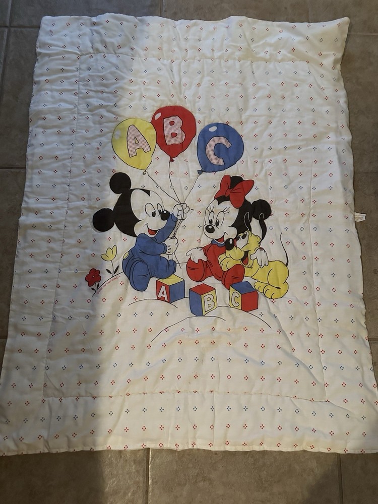 Vintage 1984 Dundee Disney baby blanket with Mickey, Minnie, and Pluto.