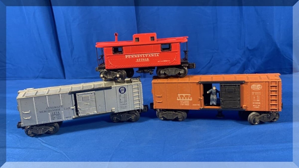 LIONEL MODEL TRAINS O-27 O-GAUGE CABOOSE NYC OPERATING BOX CARS - FREE SHIPPING