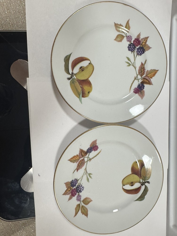 Royal Worcester 1961 Evesham Gold England Bread Butter Plate 6.75in across