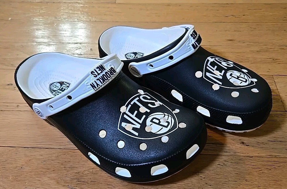 Crocs NBA Brooklyn Nets Classic Clogs for Men and Women M9 /W11 208651-103