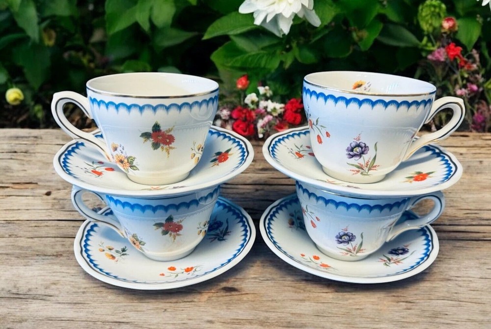 Wedgwood LOWESTOFT - Set of 4 Cup & Saucers 2 5/8 x 3 1/4