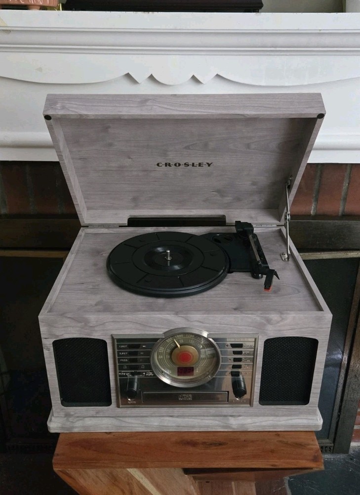 *Great Condition*Crosley 8-in-1 (Record Player, CD, Cassettes, Bluetooth, Radio)
