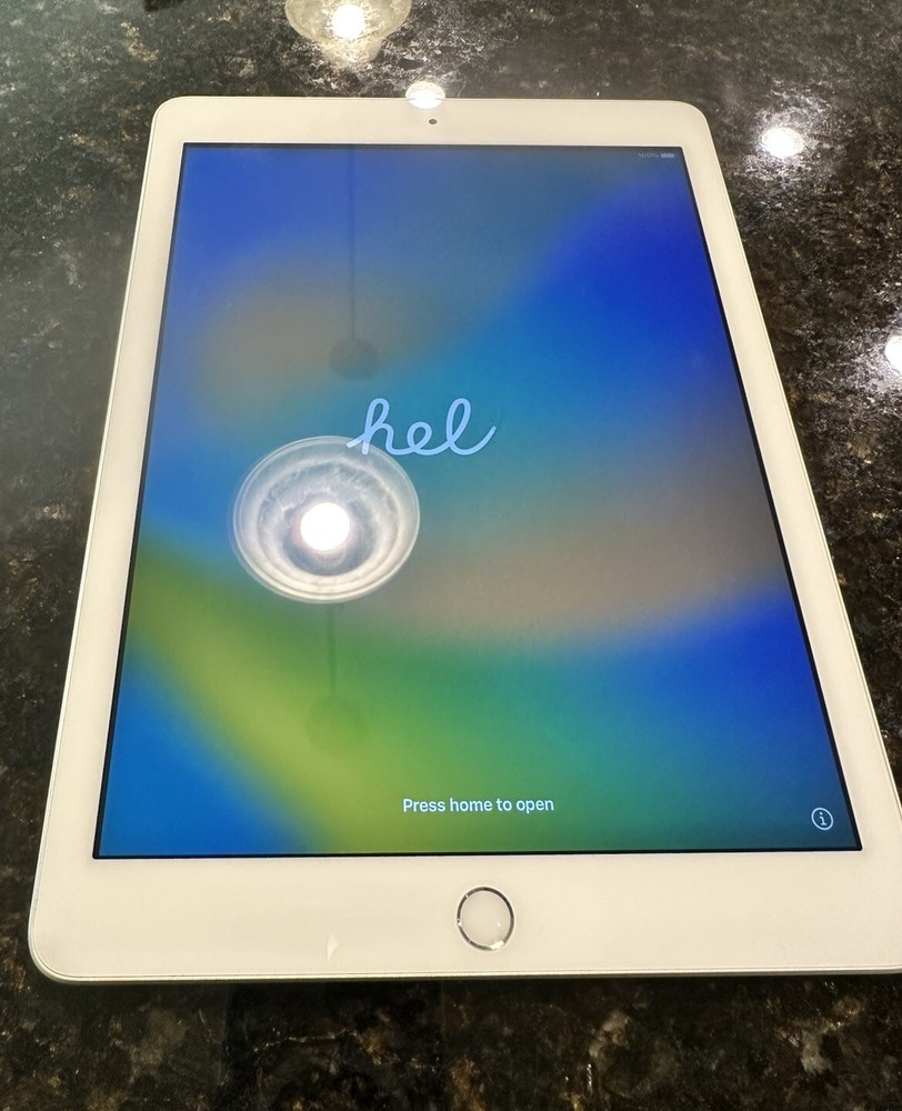 Apple iPad 5th Generation 32GB Silver WiFi FP2G2LL/A 2017