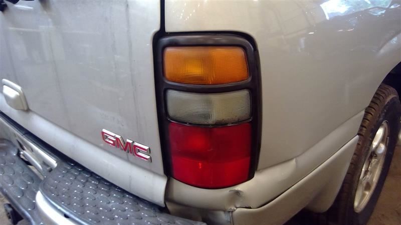 Passenger Right Tail Light Fits 04-06 SUBURBAN 1500 5588979