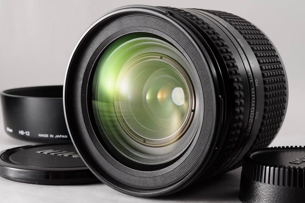 Near MINT Nikon Zoom-NIKKOR 28-200mm f/3.5-5.6 D AF Lens W/Hood Frpm Japan