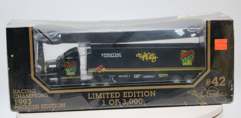 RACING CHAMPIONS NASCAR MELLO YELLO KYLE PETTY TRANSPORTER  1:64
