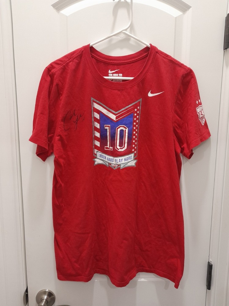 Nike US Womens Soccer Carli Lloyd Autographed T Shirt Large Not Authenticated