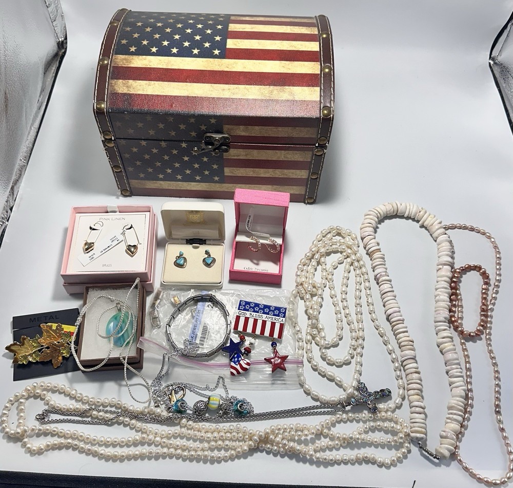 17U Collectible American Flag Jewelry Box with Gemstone Accents